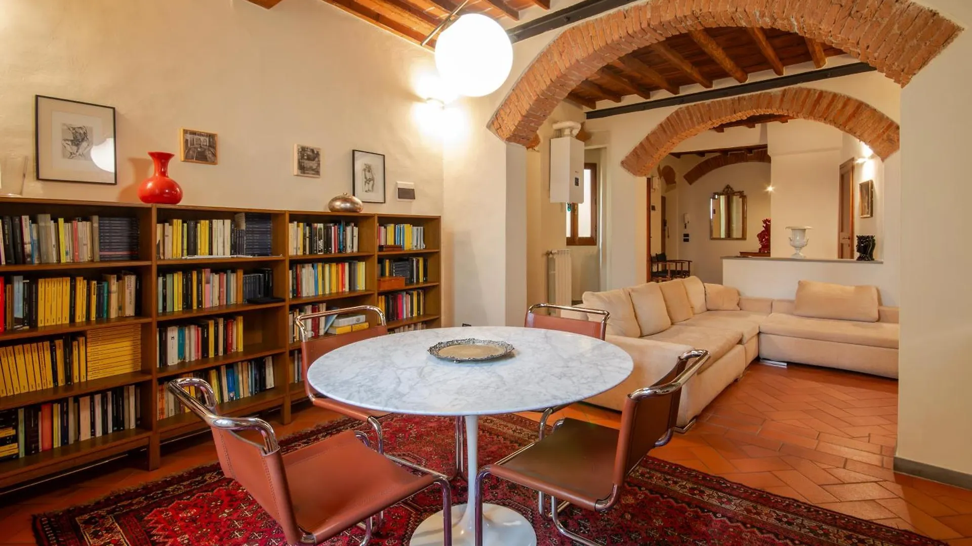 Central And Quiet Apartment Florence Italy