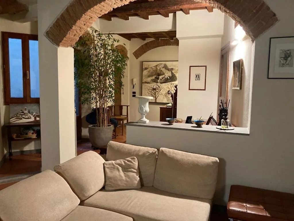 Central And Quiet Apartment Florence Italy