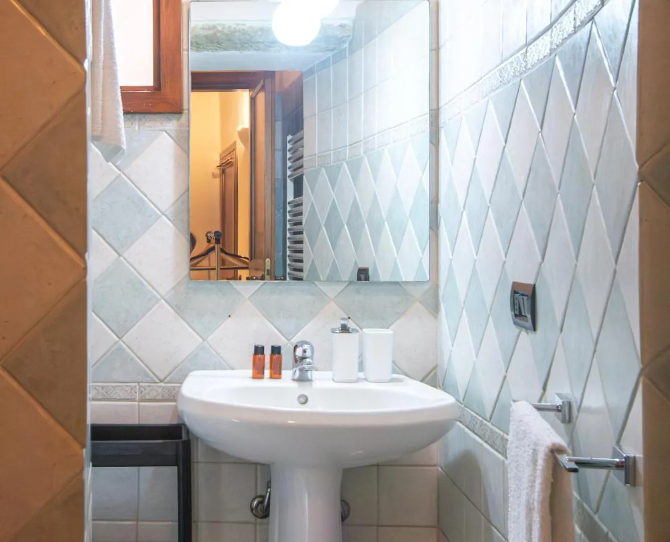 Central And Quiet Apartment Florence Italy