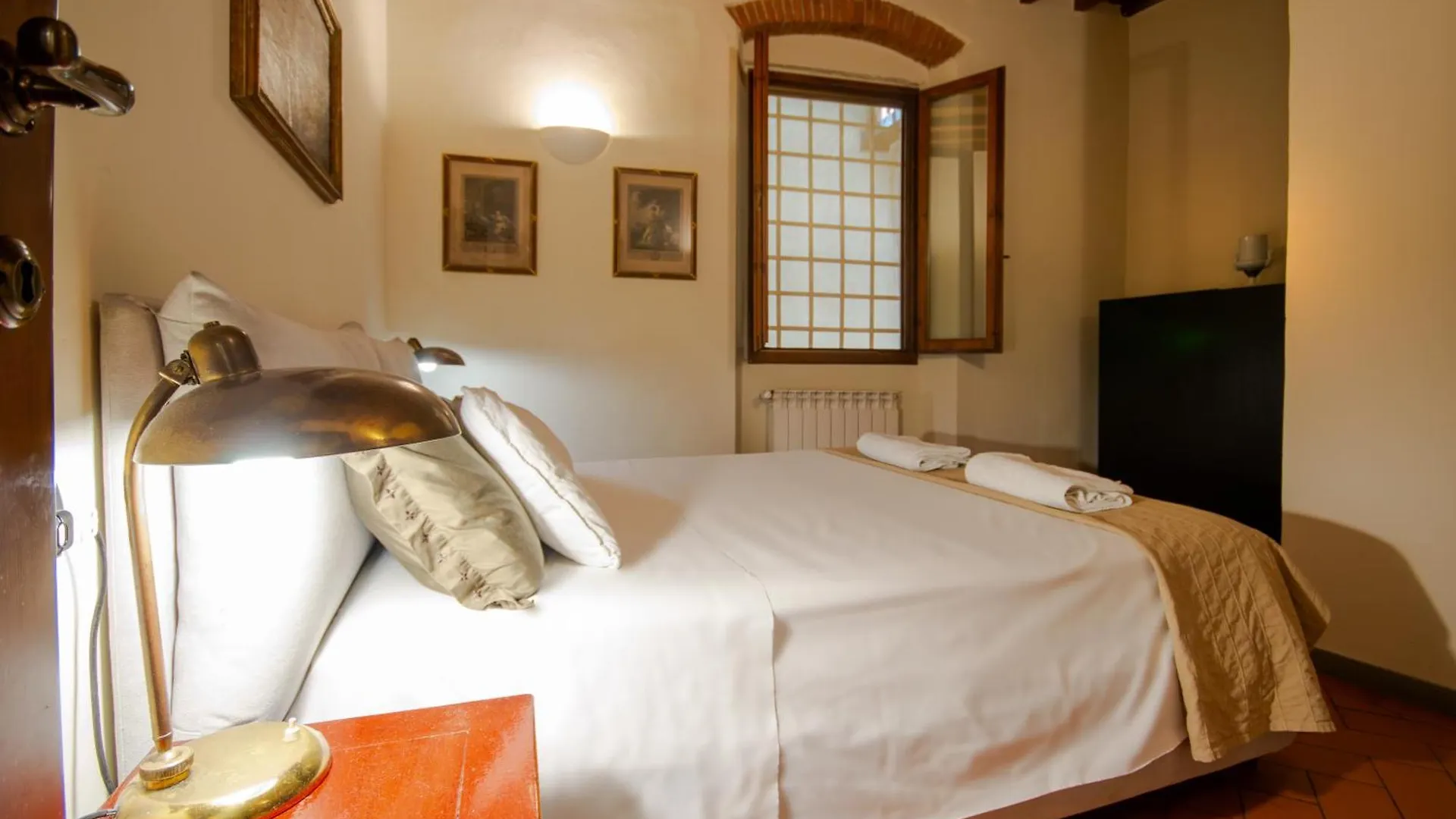 Central And Quiet Apartment Florence Italy