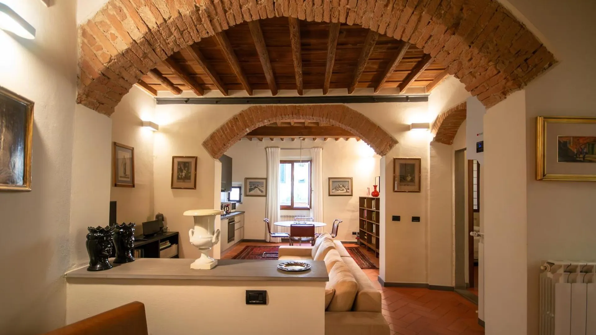 Central And Quiet Apartment Florence