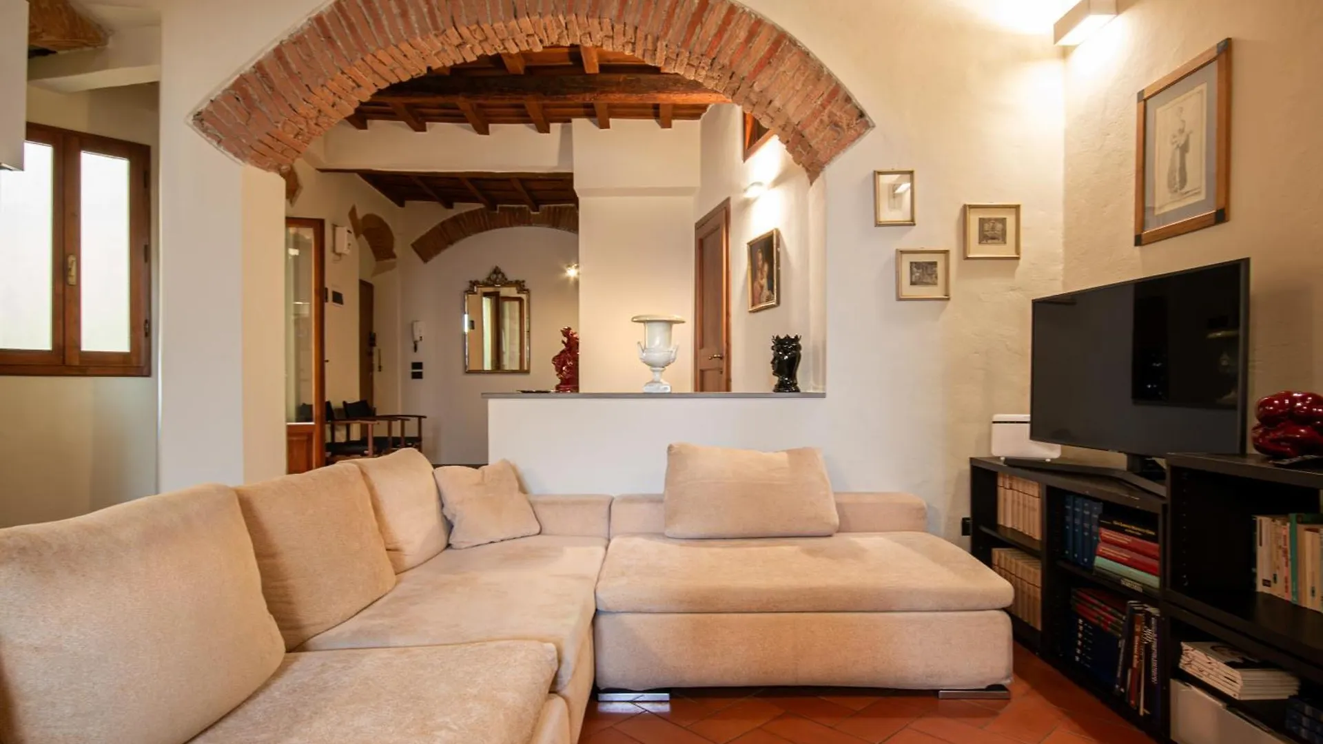 Central And Quiet Apartment Florence